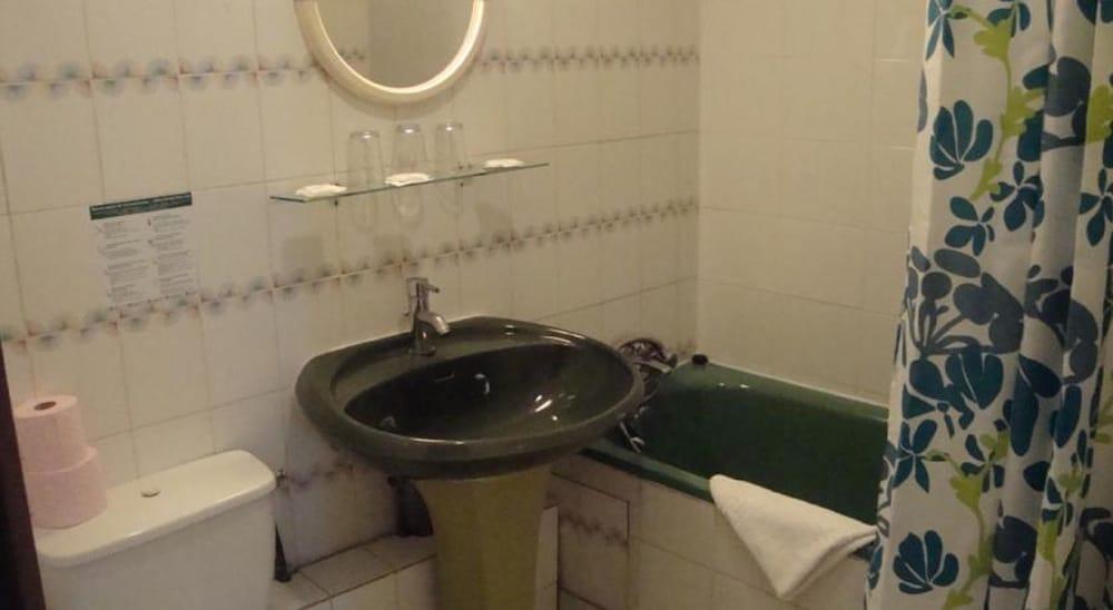 Hotel De Belfort Париж Экстерьер фото