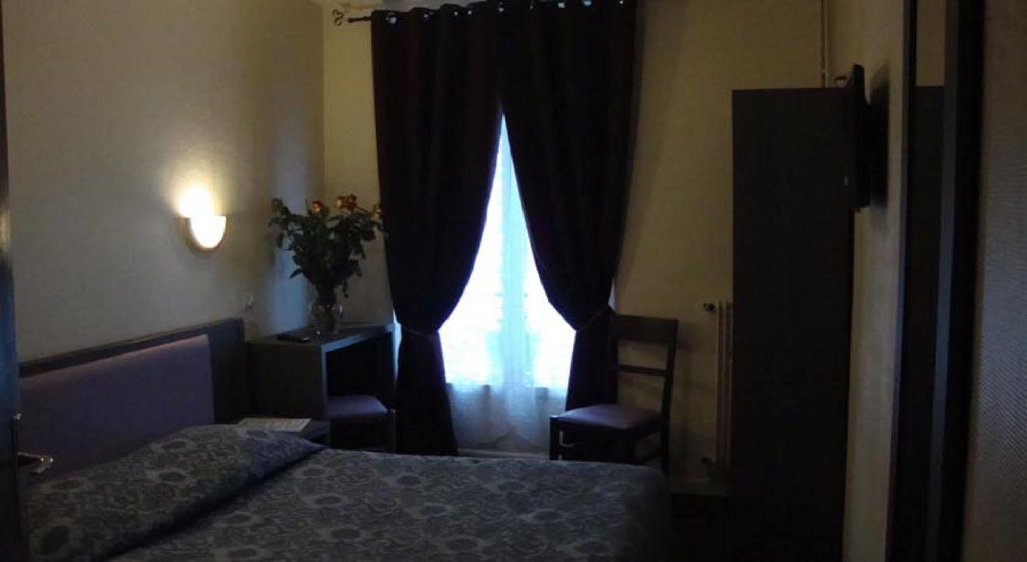Hotel De Belfort Париж Экстерьер фото